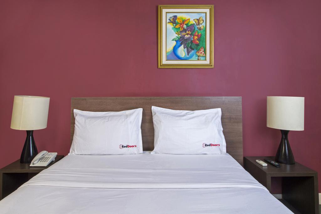 Отель Reddoorz Premium @ Thamrin Kebon Sirih Джакарта Экстерьер фото