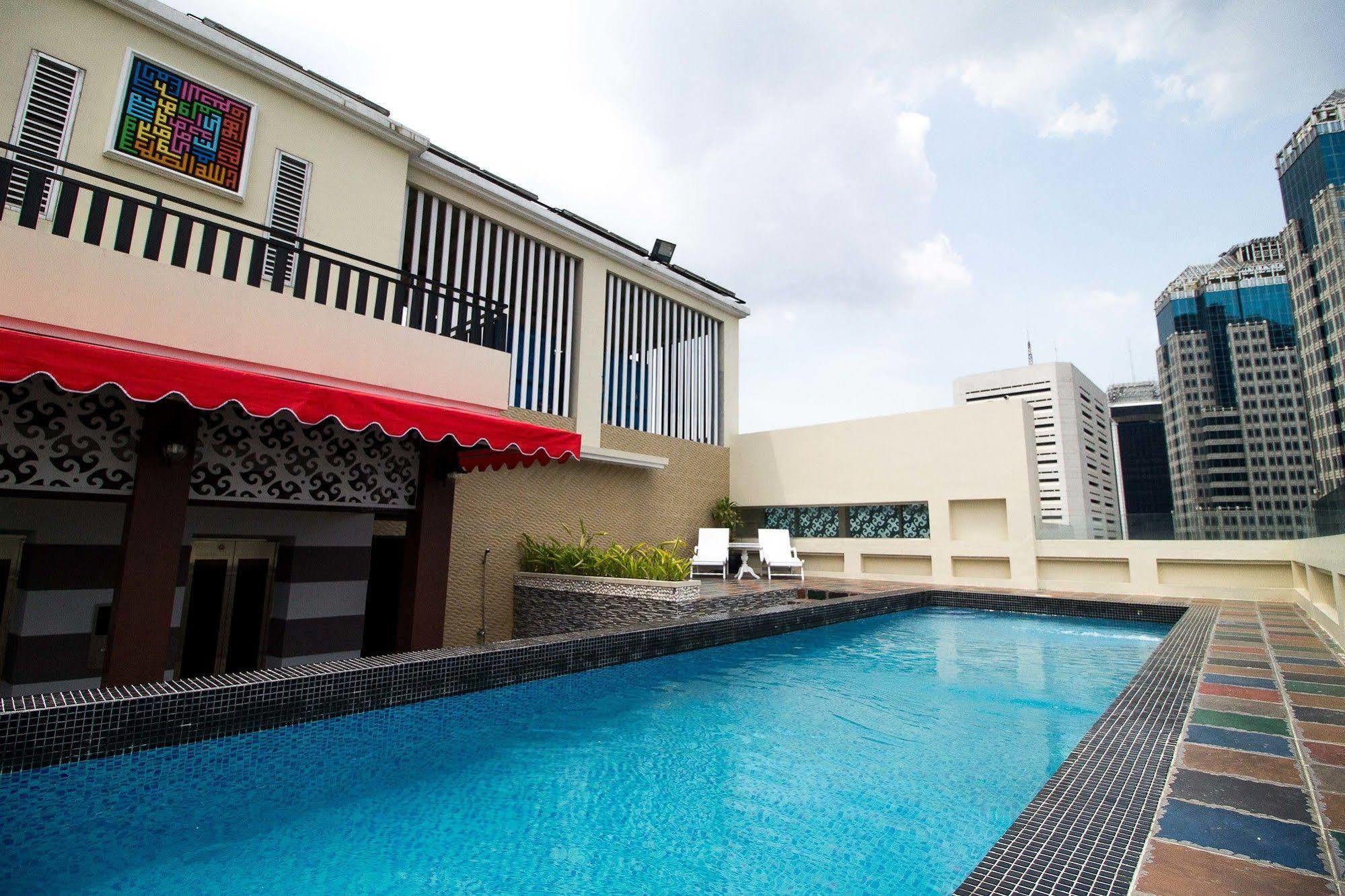 Отель Reddoorz Premium @ Thamrin Kebon Sirih Джакарта Экстерьер фото