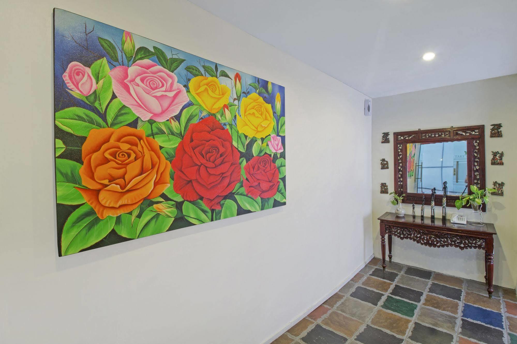 Отель Reddoorz Premium @ Thamrin Kebon Sirih Джакарта Экстерьер фото