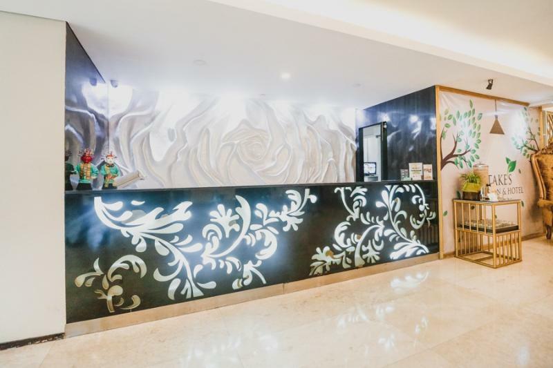Отель Reddoorz Premium @ Thamrin Kebon Sirih Джакарта Экстерьер фото