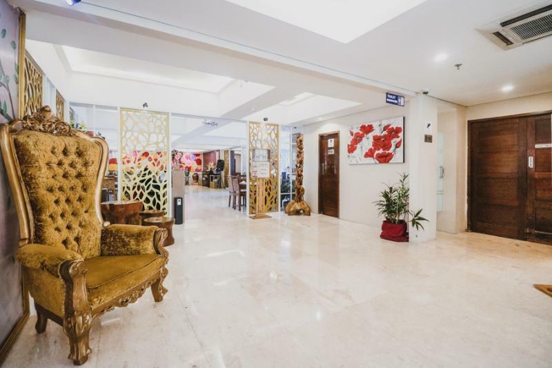 Отель Reddoorz Premium @ Thamrin Kebon Sirih Джакарта Экстерьер фото