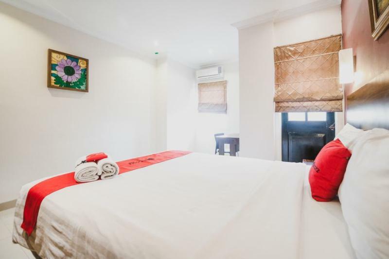 Отель Reddoorz Premium @ Thamrin Kebon Sirih Джакарта Экстерьер фото